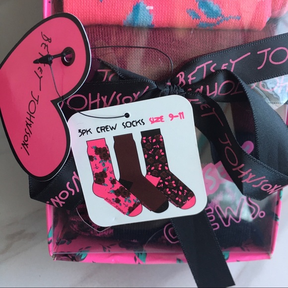 BETSEY JOHNSON 3 Pack Floral Print Gift Pack Socks - Picture 2 of 5